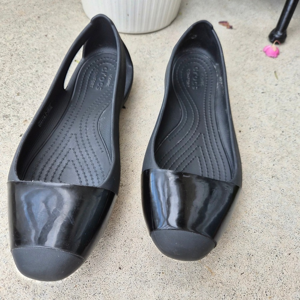 Crocs Lina Shiny Heirloom Black Pointed Toe Flats Womens 7 Cutout Minimalist